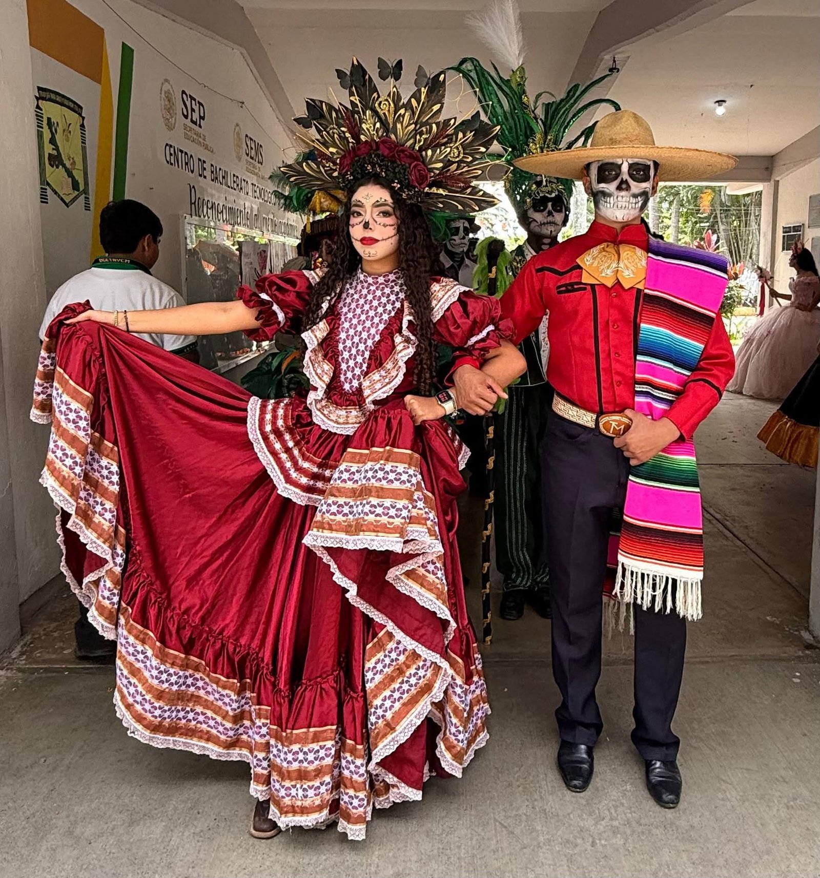 Increíble concurso de Catrinas y Catrines en el Cbta 17 de Úrsulo Galván