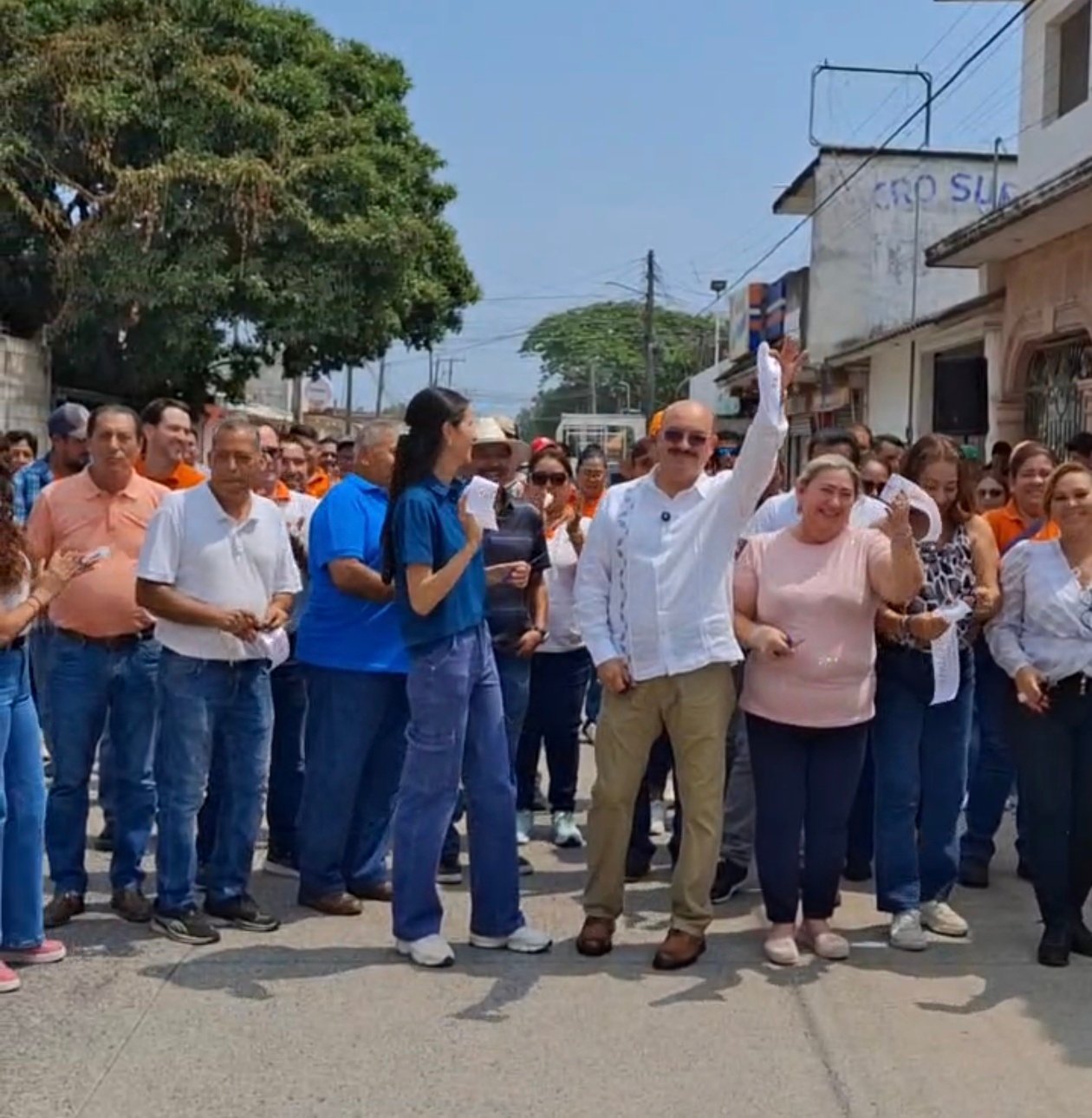 Alcalde de Úrsulo Galván entrega drenaje Pluvial en camino a la Barra de Chachalacas