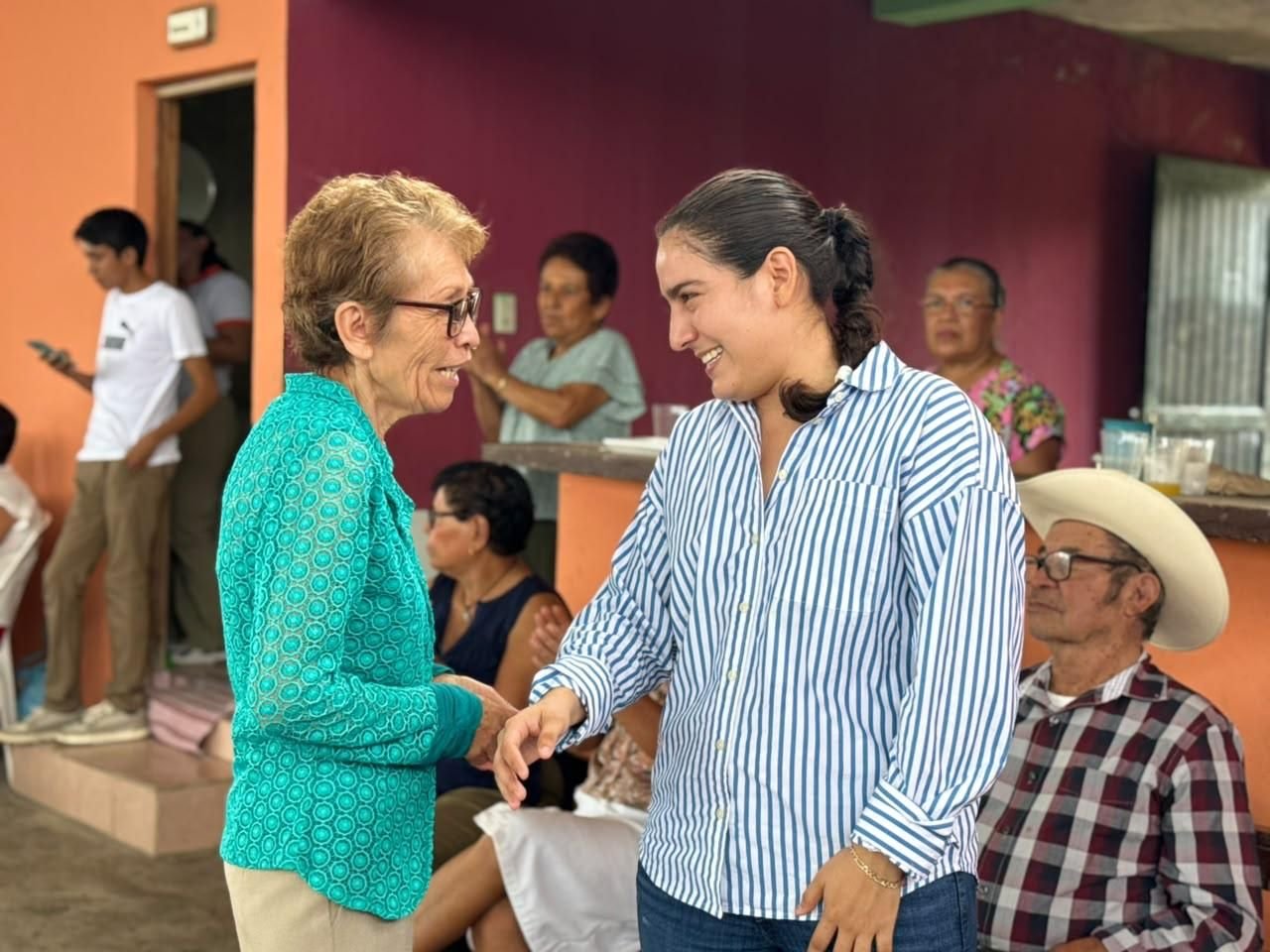 Bibiana Báez acerca servicios a Mata de Jobo con Gobierno Itinerante