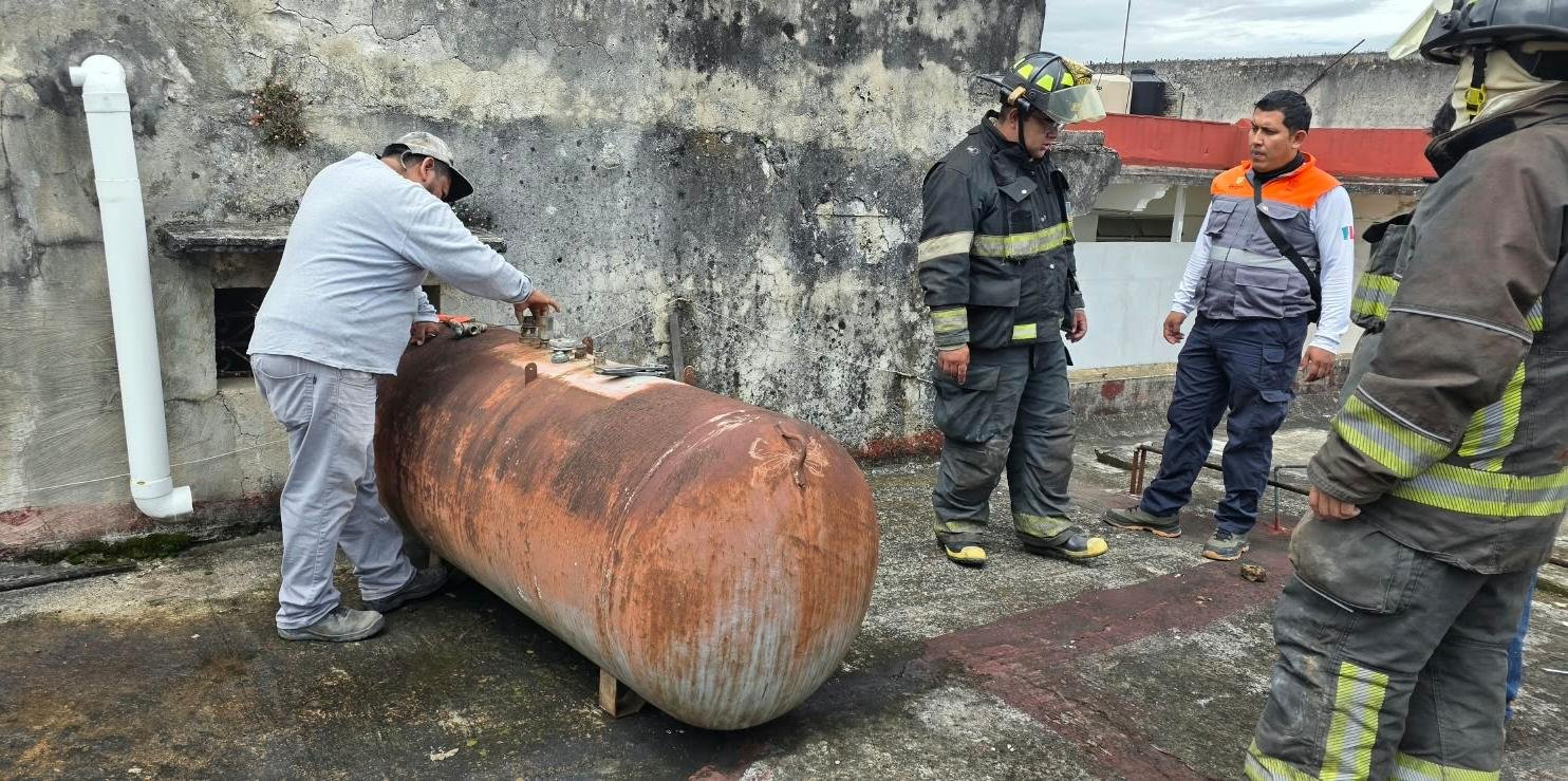 Evacuadas de manera preventiva 2 mil personas por olor asociado a gas LP en el centro de Xalapa