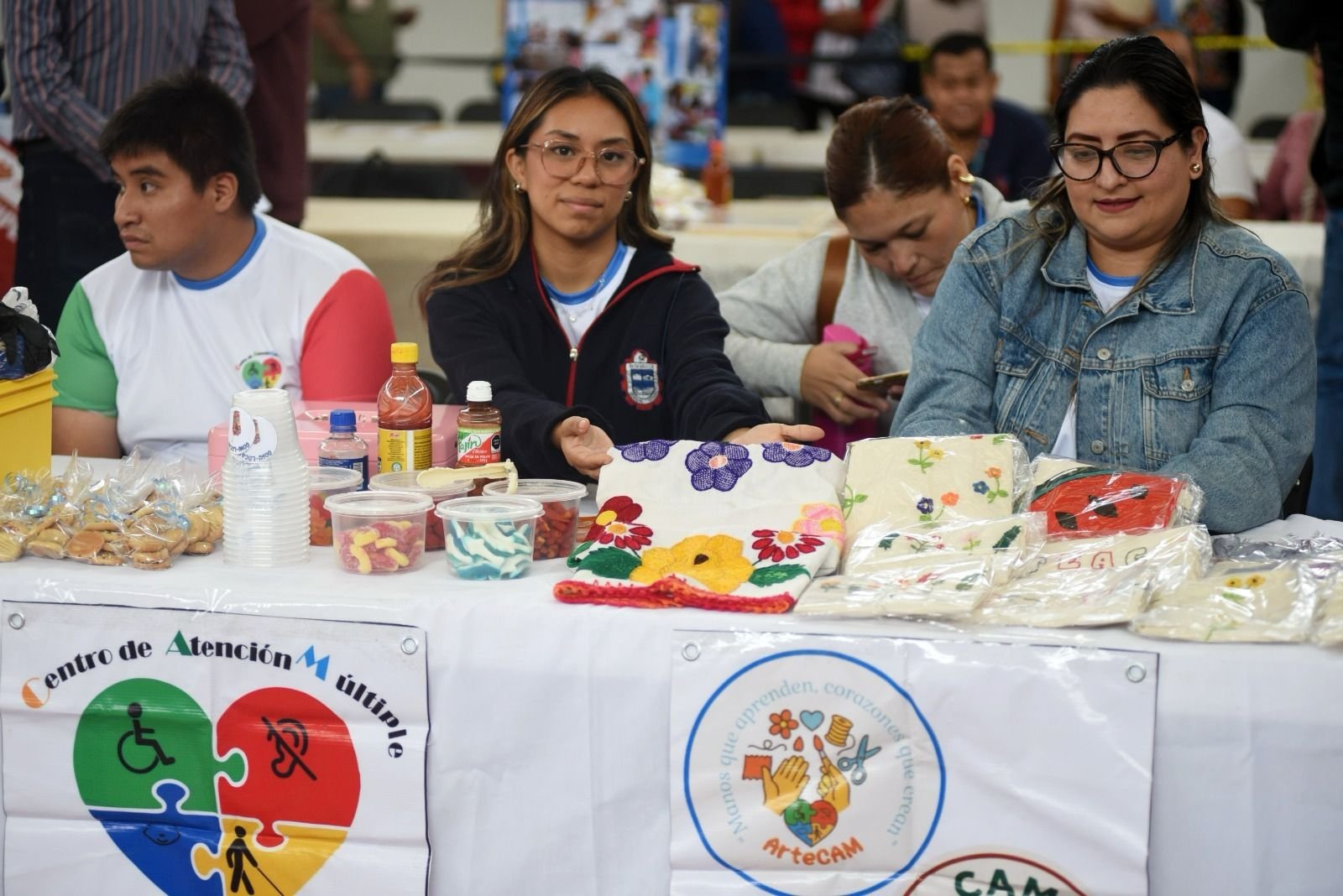 Participan estudiantes de CAM en 4.ª edición de la Expo Venta Manos con Talento
