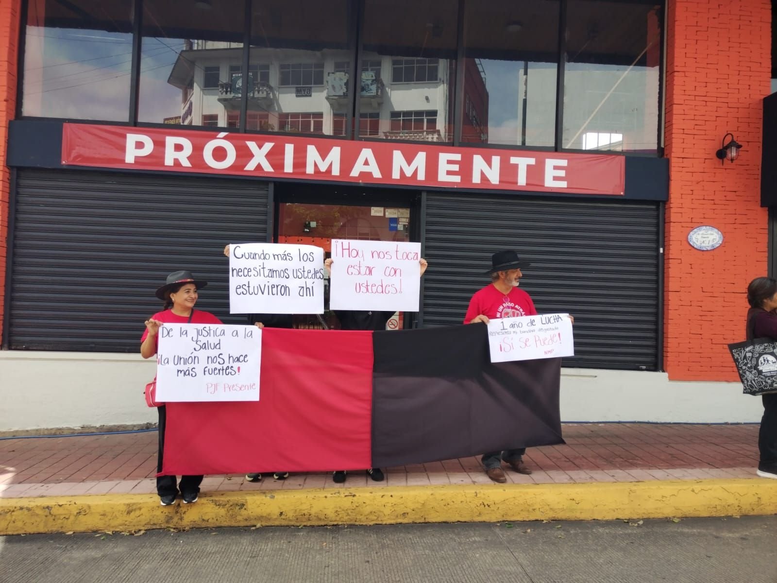 Sindicato del ISSSTE respalda marcha del IMSS en Xalapa; denuncian desabasto de medicamentos, cirugías suspendidas y afectaciones a jubilaciones