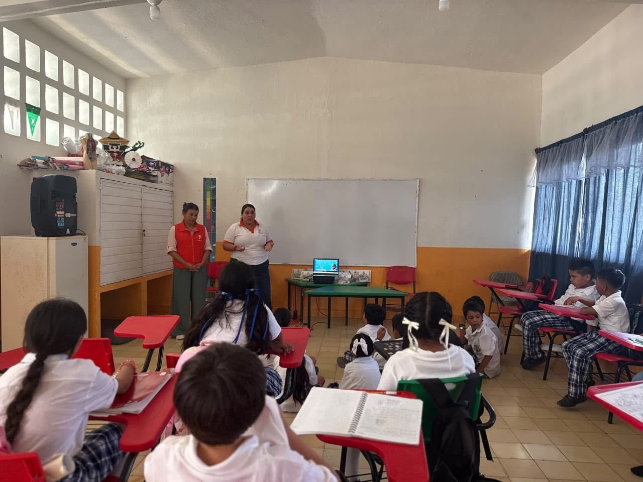 Lleva Dirección de Educación talleres de prevención de la violencia y crianza positiva a escuelas