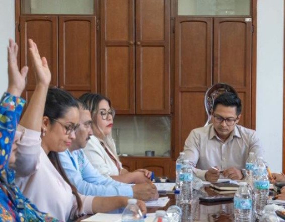 Doble discurso en Coatepec: acusan a Nacho Luna de simulación y violencia política de género