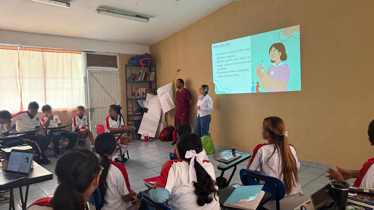 Promueve alcalde Pedro Rosado una juventud galvanense informada con pláticas de educación sexual
