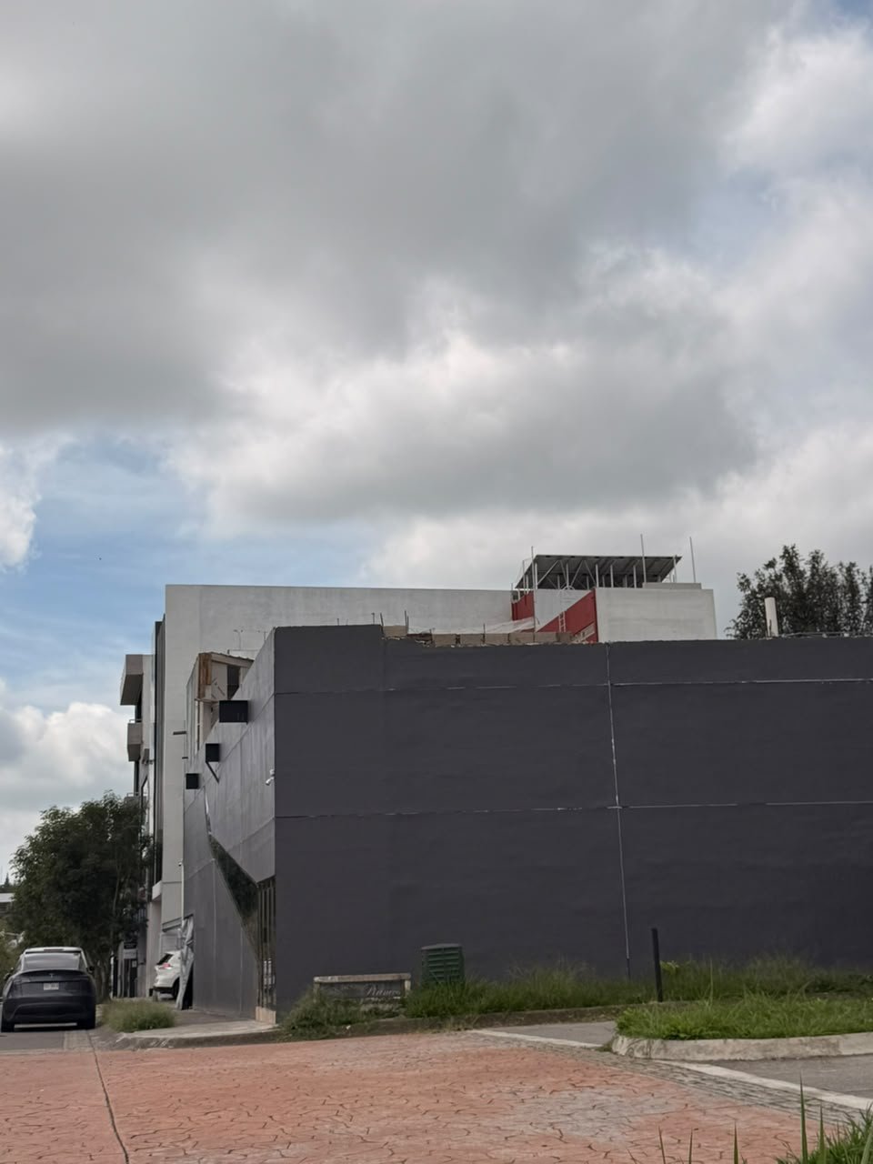 Alertan vecinos del Fraccionamiento Las Cumbres de posible apertura de un antro