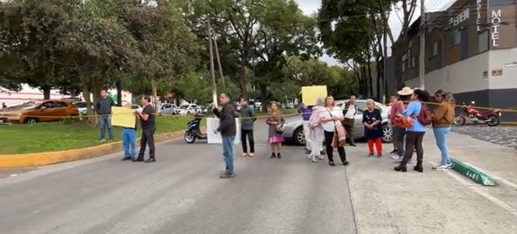 Amenazan vecinos de la colonia Hernández Ochoa impedir el tránsito de las unidades de CMAS si no regulariza el servicio de agua potable