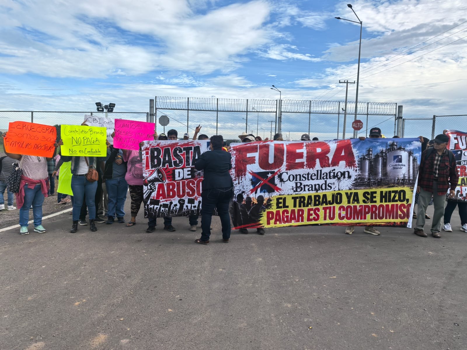 TRABAJADORES TOMAN LA EMPRESA CERVECERA CONSTELLATION BRANDS EN VERACRUZ PUERTO