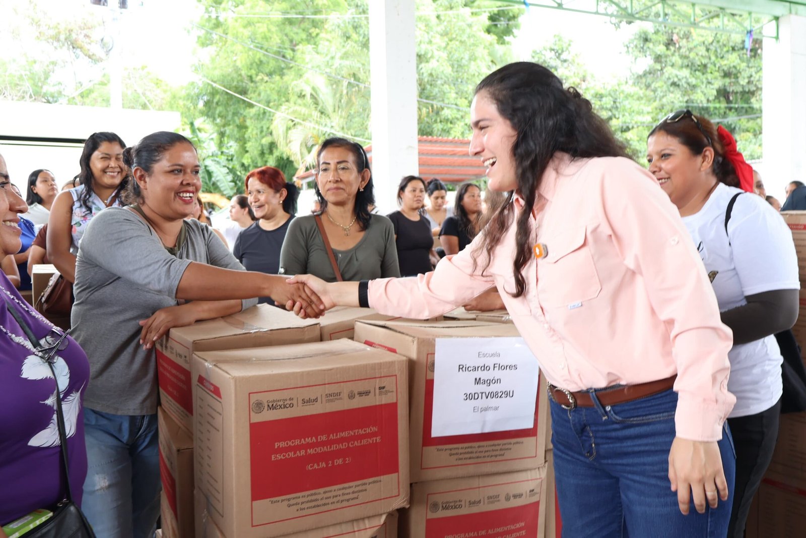 Entrega Ayuntamiento de Puente Nacional desayunos escolares a 2 mil 96 estudiantes