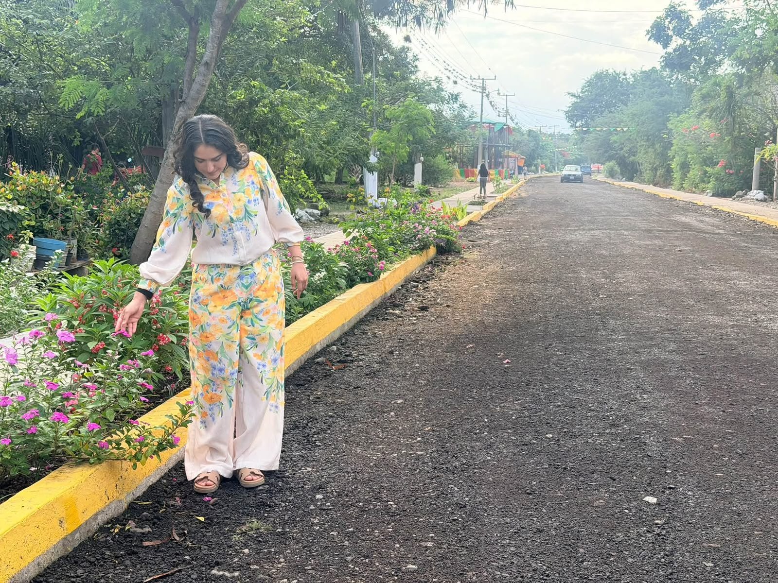 Inaugura Bibiana Báez obra de guarniciones y banquetas en Rincón Panal