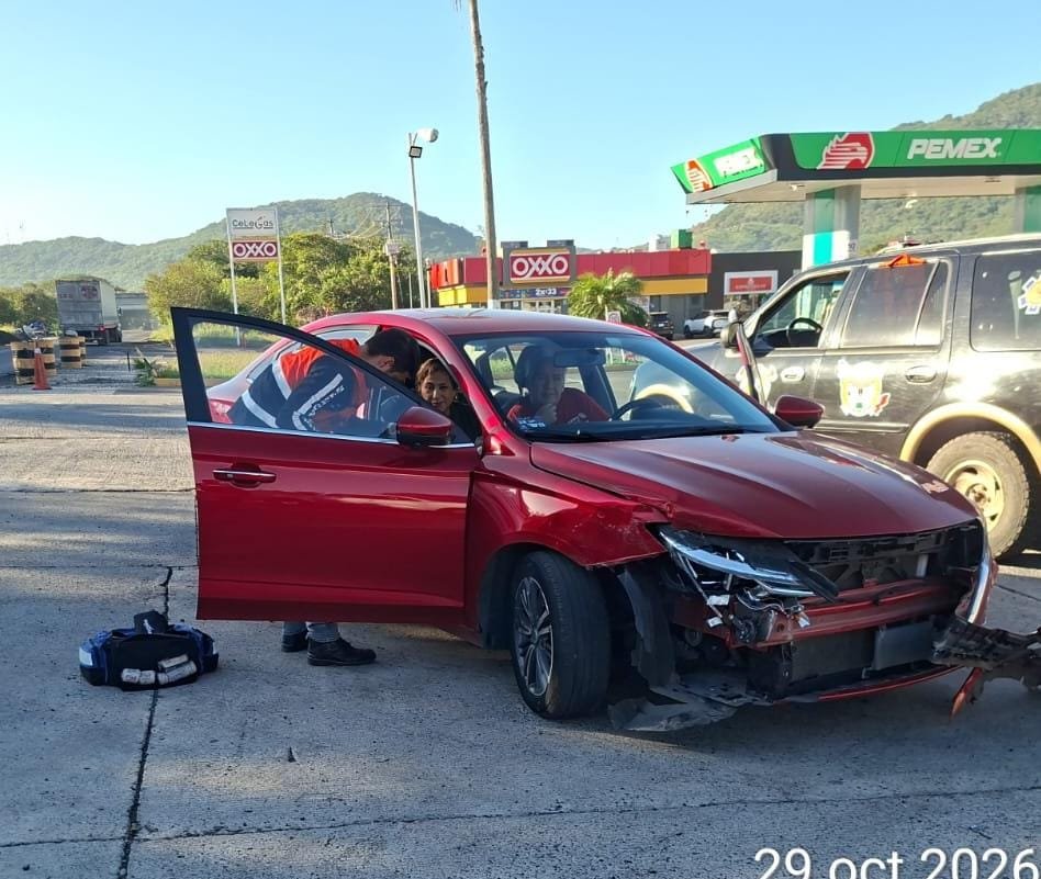 Aparatoso choque en La Mancha entre particular y autobús de trabajadores de Laguna Verde