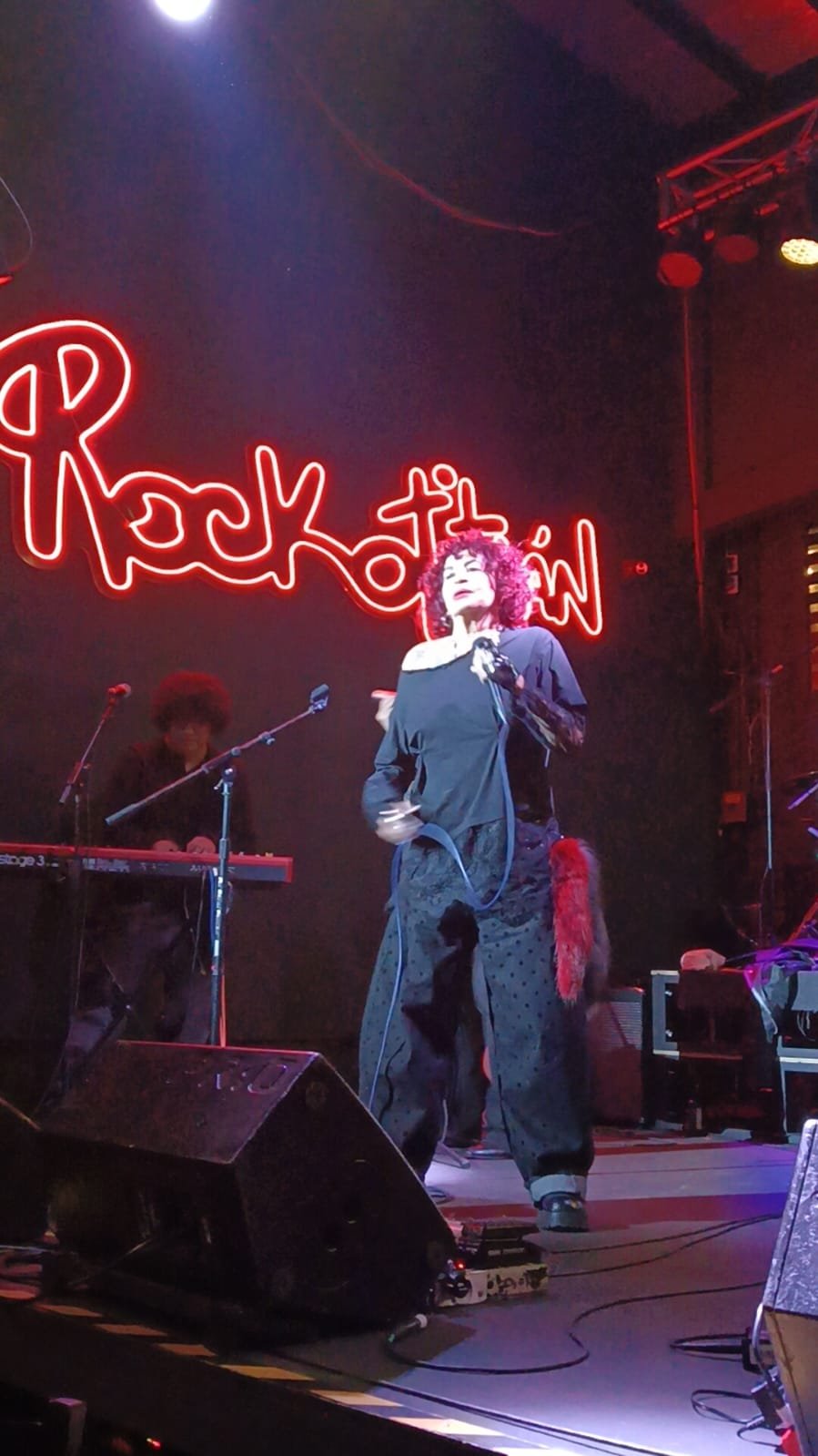 Kenny Aviles, madrina del lujo del primer disco de Héctor Gerónimo & La ST, en Rockotitlán
