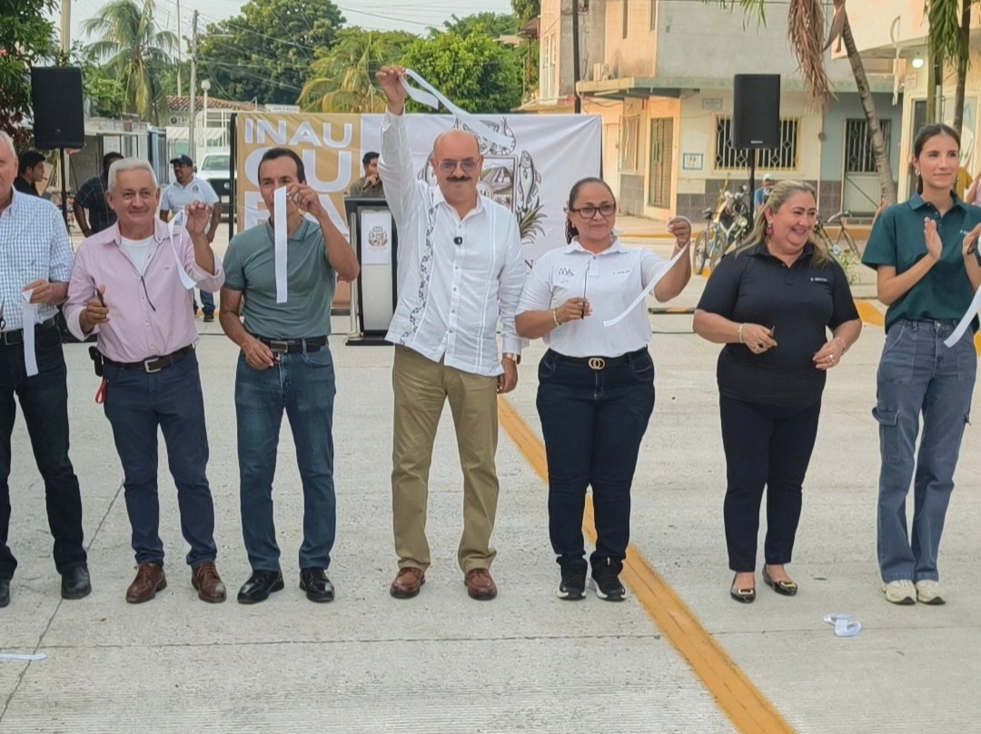 Alcalde de Úrsulo Galván inaugura pavimentación de calle en el centro de Cempoala