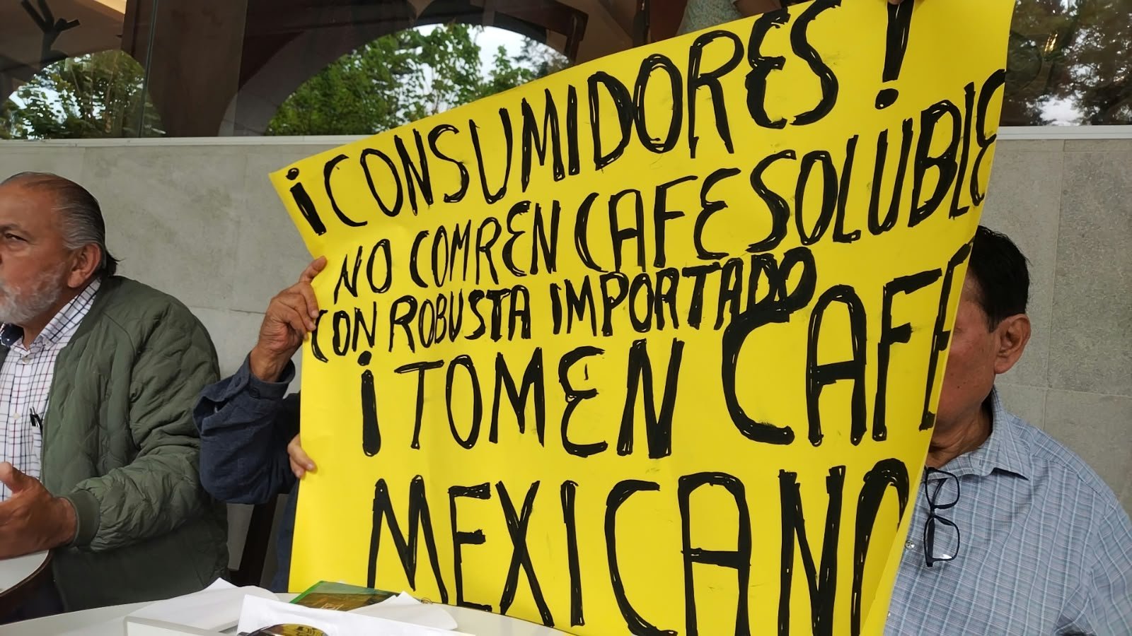 Cafetaleros de Veracruz denuncian bajos precios e importaciones de café barato; exigen aplicar ley aprobada en 2025
